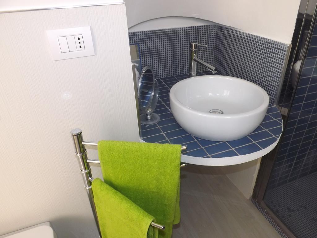 Casa Ginebras Apartment Bari Bagian luar foto